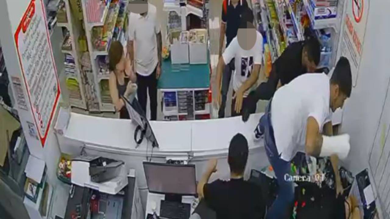 Atakum'da Kırtasiye Çalışanına Saldırı Anbean Kamerada