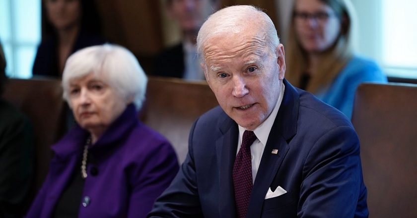 Biden, Ukrayna’yı desteklemek amacıyla ABD’deki Rus varlıklarına el koyma yetkisini bakanlara devretti