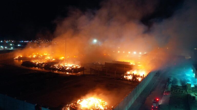 Aydin’deki kağıt fabrikasında yangın: sürekli yok olma çalışması