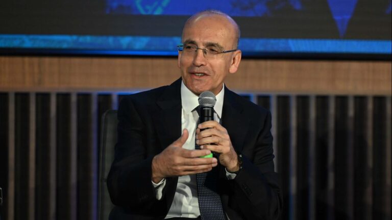 Bakan Şimşek’ten Londra’da ikili görüşme yoğun trafik