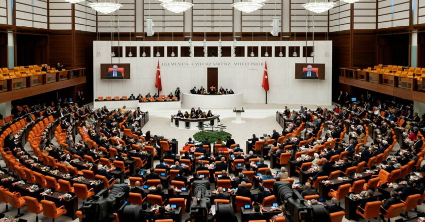 Muhalefet “karbon pazarı” olarak eleştirildi.