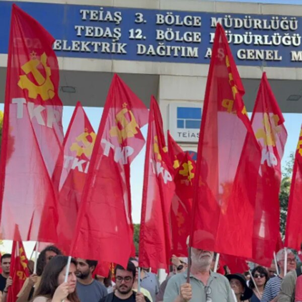 İl organizasyonu TKP Izmir’den GDZ elektrik karşısında eylem: “Yangın felaketi piyasaların ve özelleştirmelerin doğrudan sonucudur”, siyasi haberleri kırın