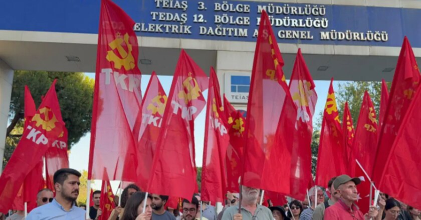 İl organizasyonu TKP Izmir’den GDZ elektrik karşısında eylem: “Yangın felaketi piyasaların ve özelleştirmelerin doğrudan sonucudur”, siyasi haberleri kırın