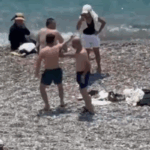 Konyalti sahilinde kan basıncı arttı! Lanetleri süpürdü ve kadınlara yürüdü