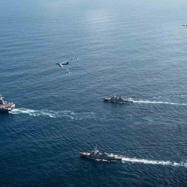 Yeni bir savaş kapımızda! Dünyanın en büyüğü… ABD Donanması duyurdu: Karayip Denizi’ne ulaştı!