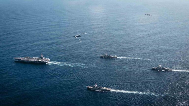 Yeni bir savaş kapımızda! Dünyanın en büyüğü… ABD Donanması duyurdu: Karayip Denizi’ne ulaştı!