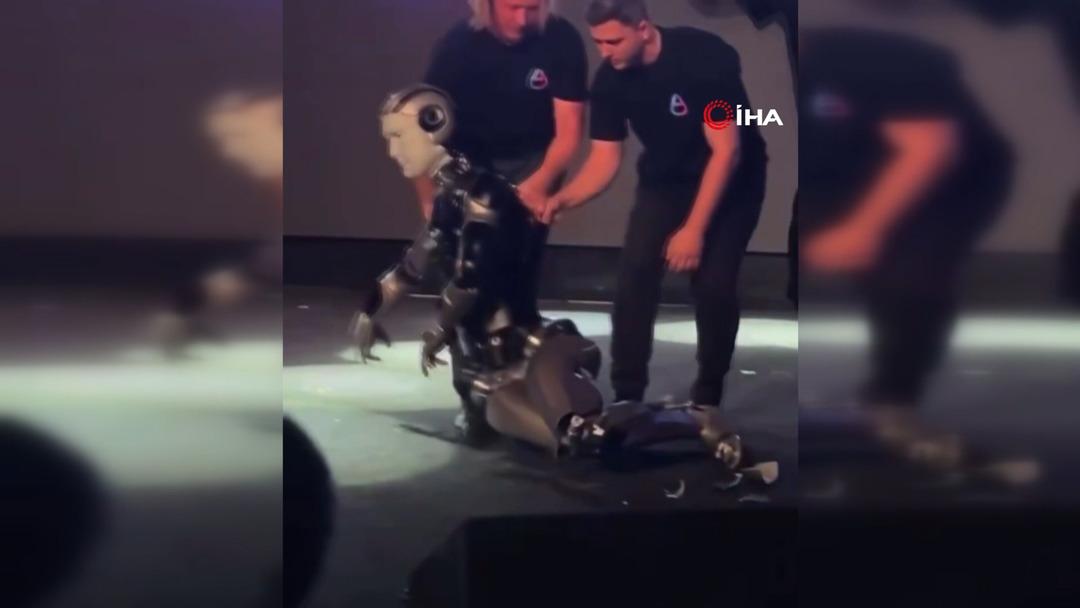 Rusya için bir ilkti... Sahneye çıktığımız anda oldu bu! O anları kapakla gizlemeye çalıştılar4