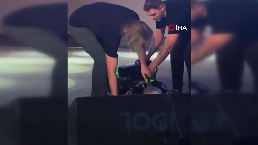 Rusya için bir ilkti... Sahneye çıktığımız anda oldu bu! O anları kapakla gizlemeye çalıştılar3