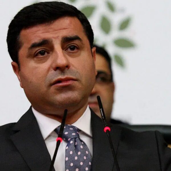 Son Dakika… DEM Partisi Selahattin Demirtaş’ı Ziyaret Etti: Demirtaş’ın İmralı Çağrısı – Son Dakika Türkiye Haberleri