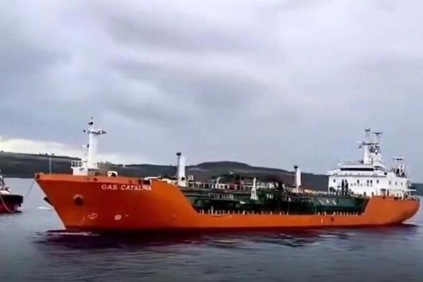 Çanakkale Boğazı’nda arıza yapan tanker başarıyla kurtarıldı