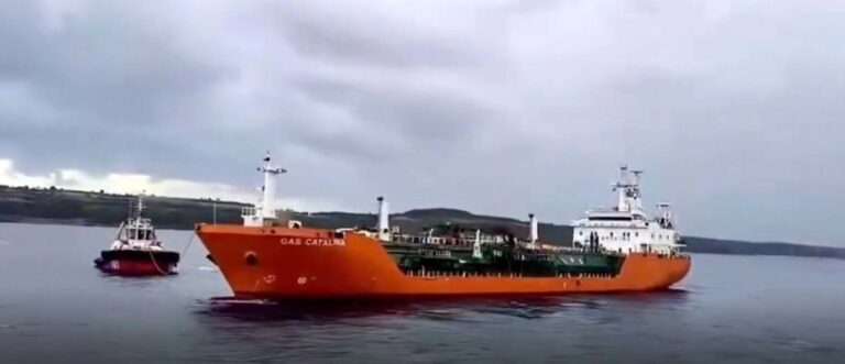 Çanakkale Boğazı’nda arıza yapan tanker başarıyla kurtarıldı