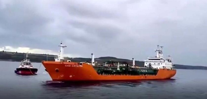 Çanakkale Boğazı’nda arıza yapan tanker başarıyla kurtarıldı