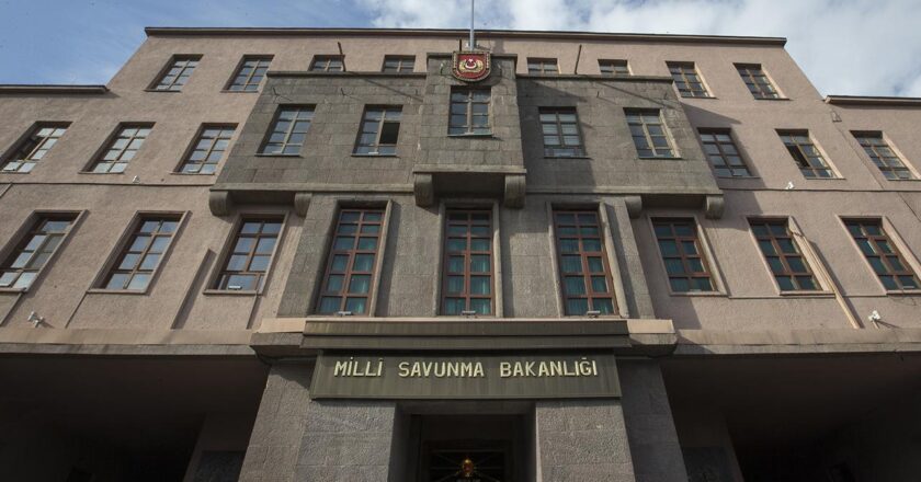 MSB: Düşen askeri kargo uçağının enkazına ilişkin incelemeler başladı